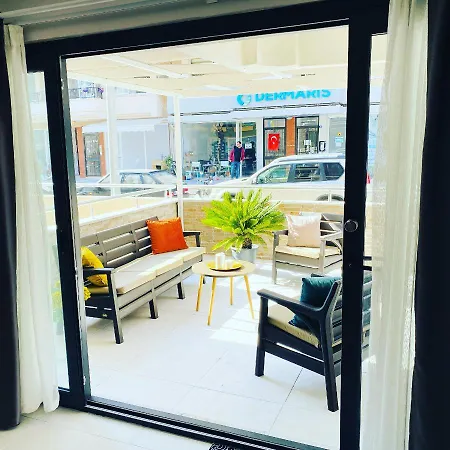 아파트 Ezgi's With Terrace In 말마리스