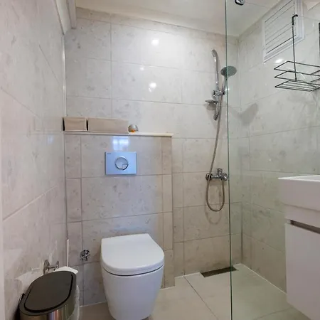 Ezgi's With Terrace In Apartament *